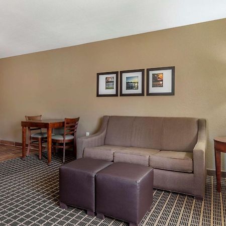 Comfort Suites Delavan - Lake Geneva Area Eksteriør billede