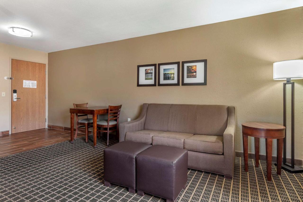Comfort Suites Delavan - Lake Geneva Area Eksteriør billede