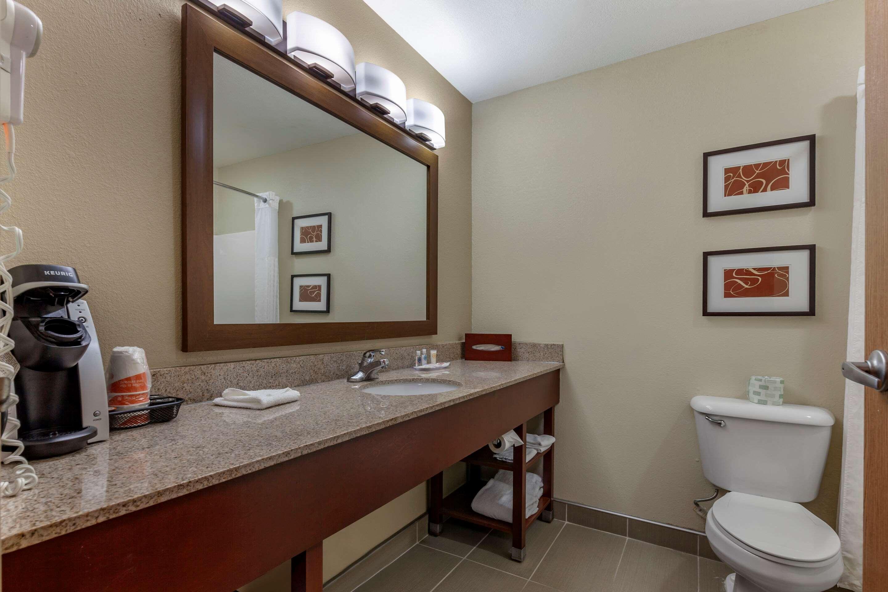 Comfort Suites Delavan - Lake Geneva Area Eksteriør billede