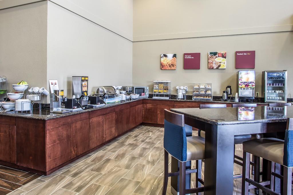 Comfort Suites Delavan - Lake Geneva Area Eksteriør billede