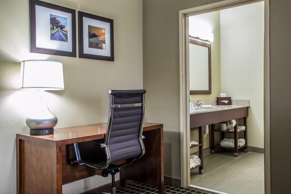 Comfort Suites Delavan - Lake Geneva Area Eksteriør billede