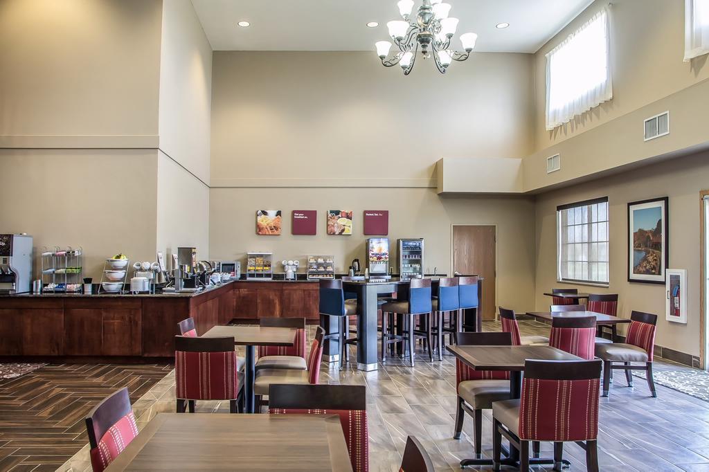 Comfort Suites Delavan - Lake Geneva Area Eksteriør billede