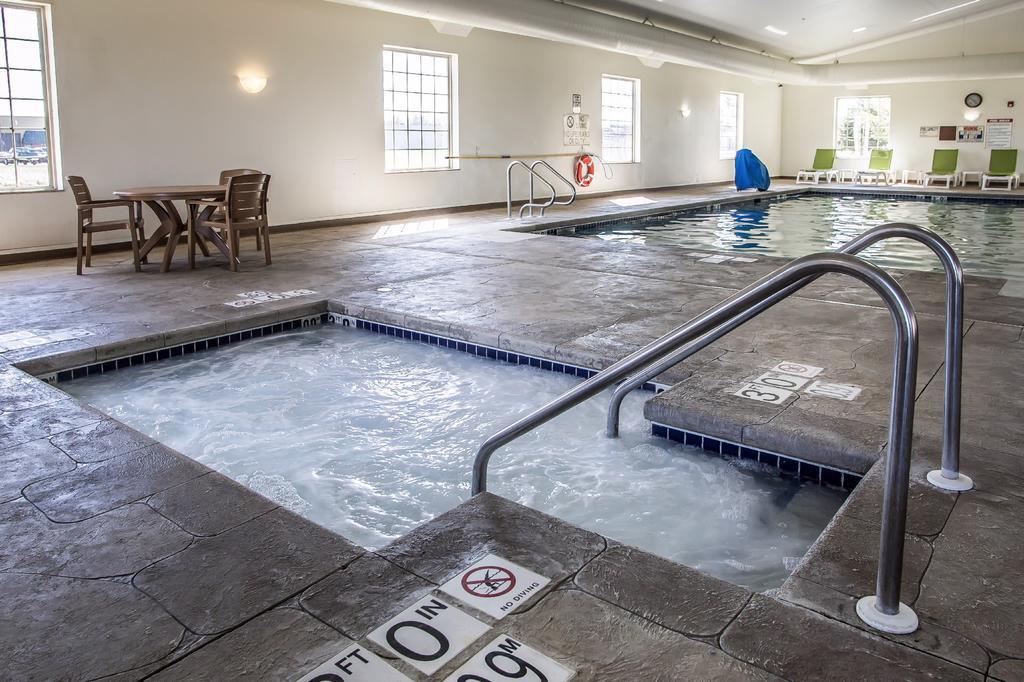 Comfort Suites Delavan - Lake Geneva Area Eksteriør billede