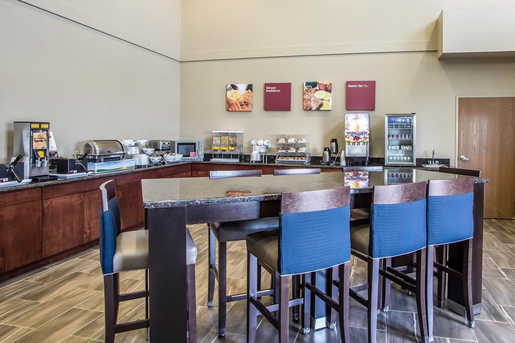Comfort Suites Delavan - Lake Geneva Area Eksteriør billede