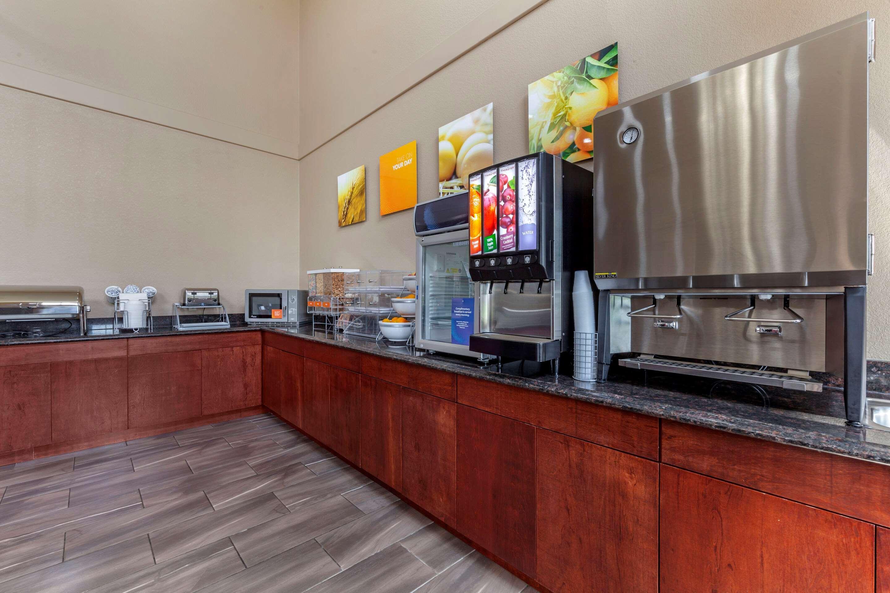 Comfort Suites Delavan - Lake Geneva Area Eksteriør billede